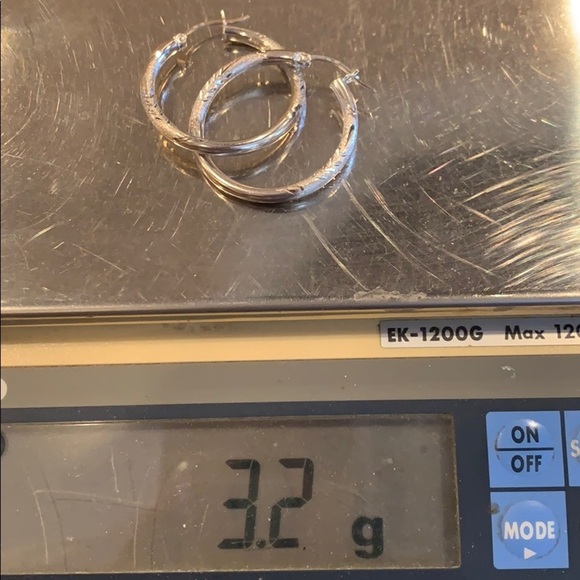 14K White Gold 1.25 inches Hoop Earrings 3mm - Picture 5 of 6